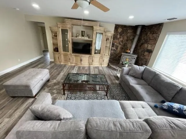 Beautiful 3 Bedroom Home Located Near Yosemite